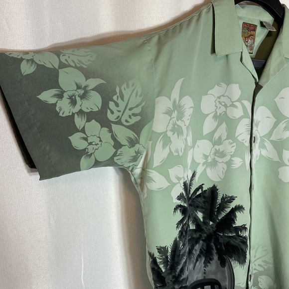 PINEAPPLE CONNECTION Hawaiian Mens Medium button up shirt.  100% polyester - Picture 2 of 6
